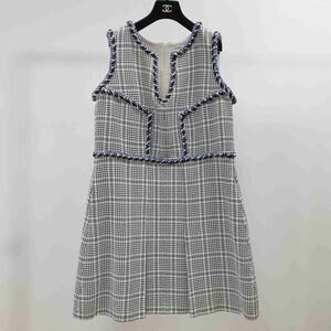 CHANEL White Blue Sleeveless Chevron Trim Shift Silver Tweed Dress Sz.46
